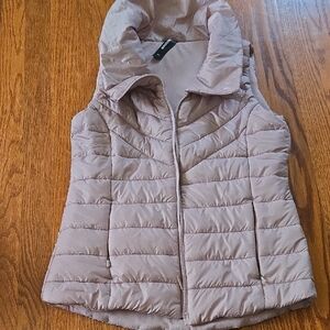 Mondetta Women's Quilted Puffer Vest - Beige